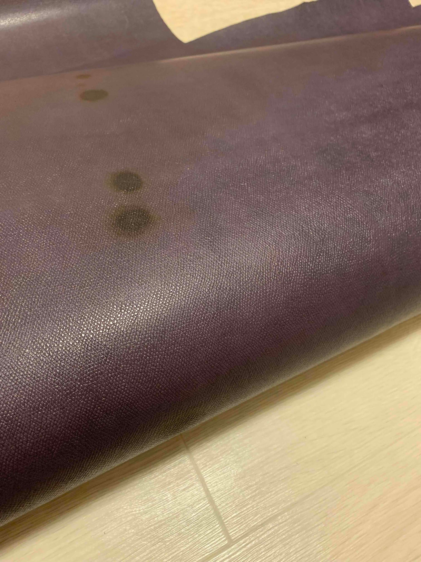 ds25円！新入荷！やや訳あり　ダークバイオレット　ヌメ革　200ds