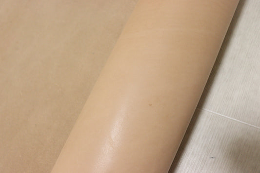 ds35円！やや訳あり　国産ヌメ　生成り　大きめハギレ　180ds