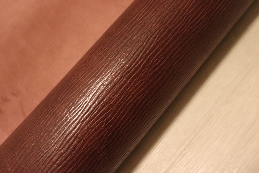 ds70円！イタリアンレザー　ヌメ革　染料仕上げ　エピ調　キップ　129ds