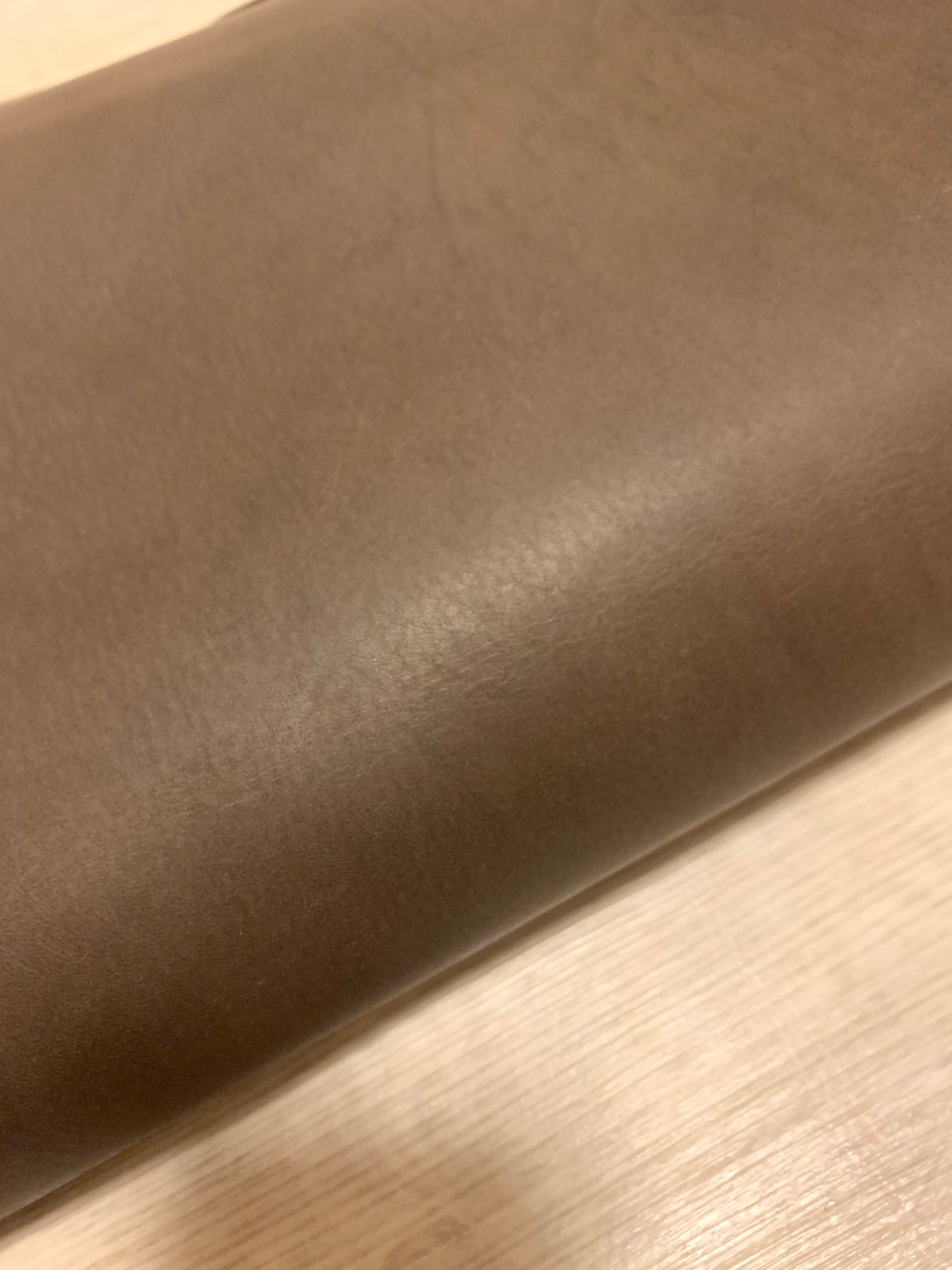 ds72円！イタリアンレザー　オイルヌメ　チャコールグレー　ショルダー　126ds