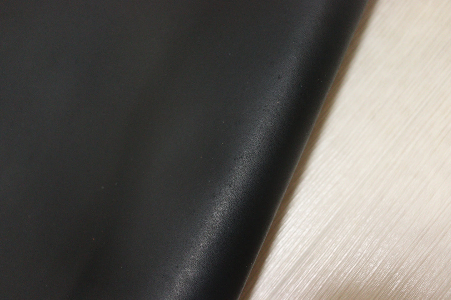 ds70円！イタリアンレザー　ショルダー　ブラック　オイルヌメ　132ds