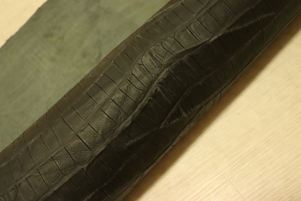 ds72円！イタリアンレザー　ネイビー　クロコ型押し　ショルダー　ヌメ革　139ds