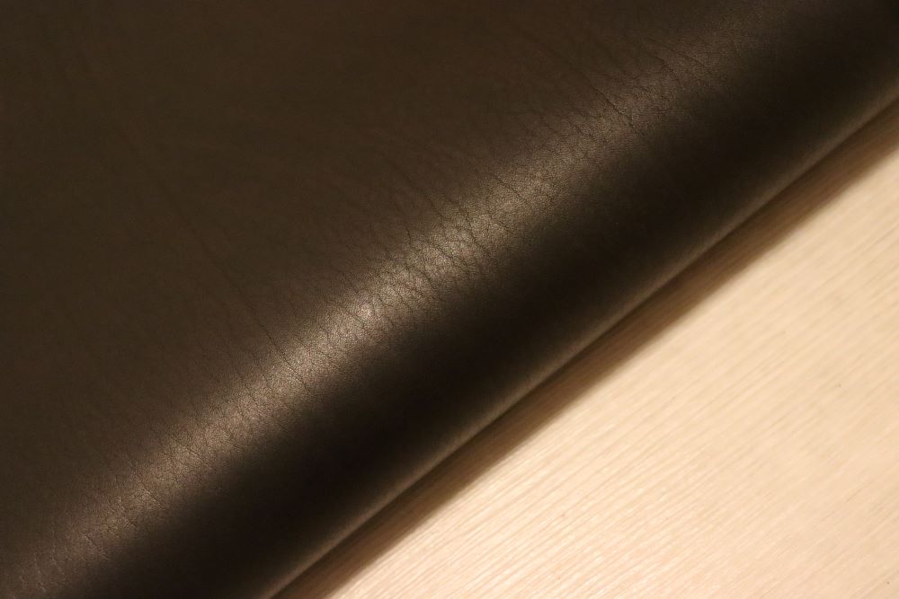 ds75円！イタリアンレザー　ショルダー　オイルヌメ　スムース加工　ブラック　114ds