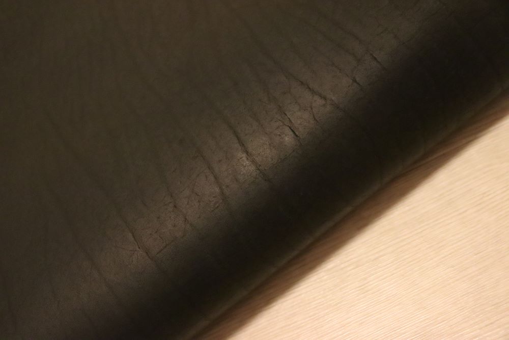 ds75円！イタリアンレザー　ショルダー　オイルヌメ　スムース加工　ブラック　140ds