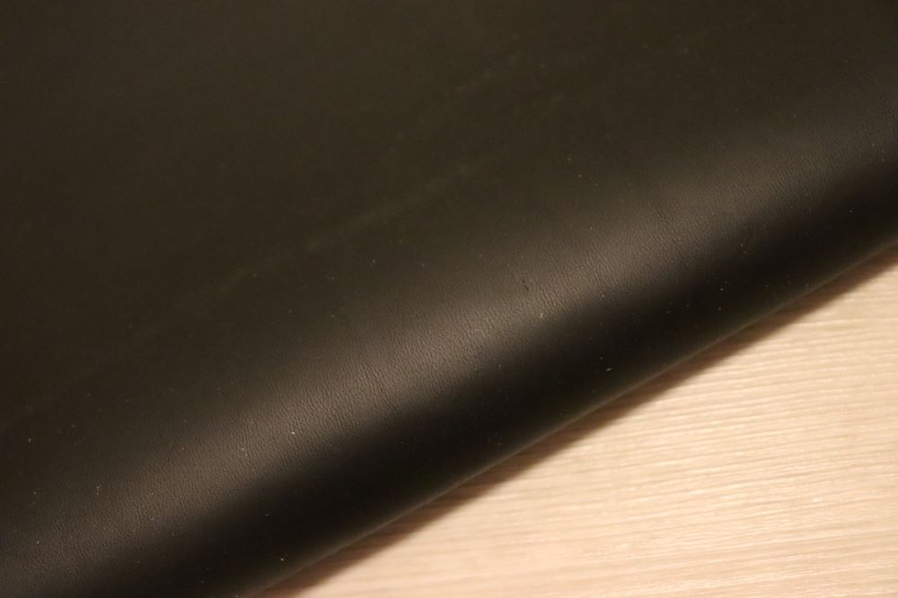 ds75円！イタリアンレザー　ショルダー　オイルヌメ　スムース加工　ブラック　154ds