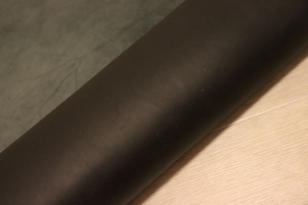 ds75円！イタリアンレザー　ショルダー　オイルヌメ　スムース加工　ブラック　154ds