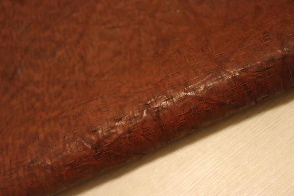 ds72円！イタリアンレザー　ショルダー　絞り加工×エンボス　オイルヌメ　110ds