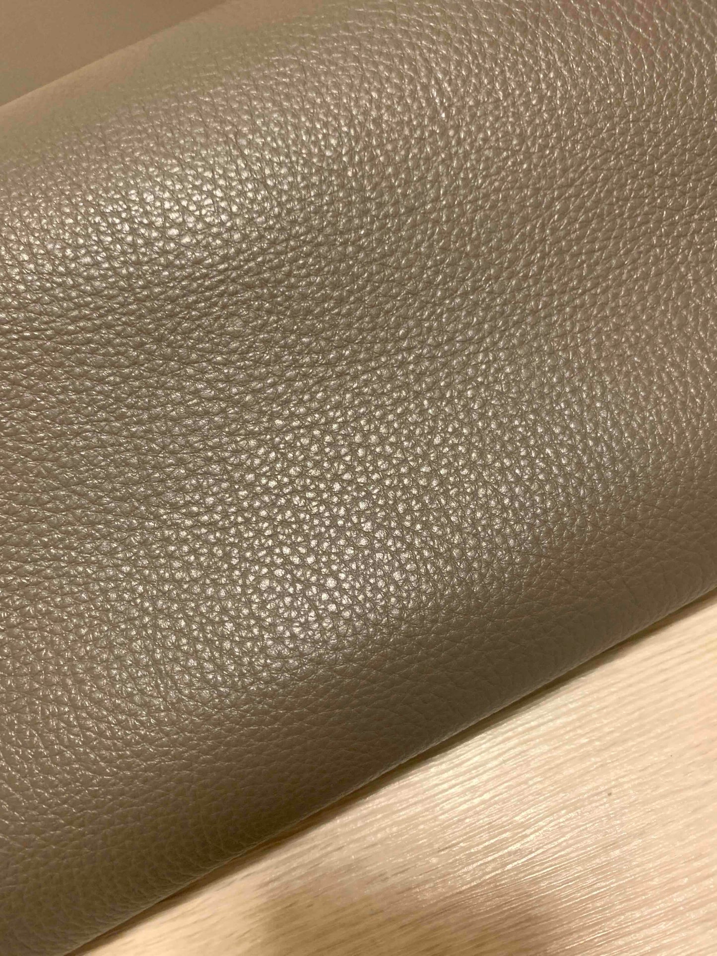 ds28円！新入荷！イタリアンレザー　グレー　シュリンク加工　328ds