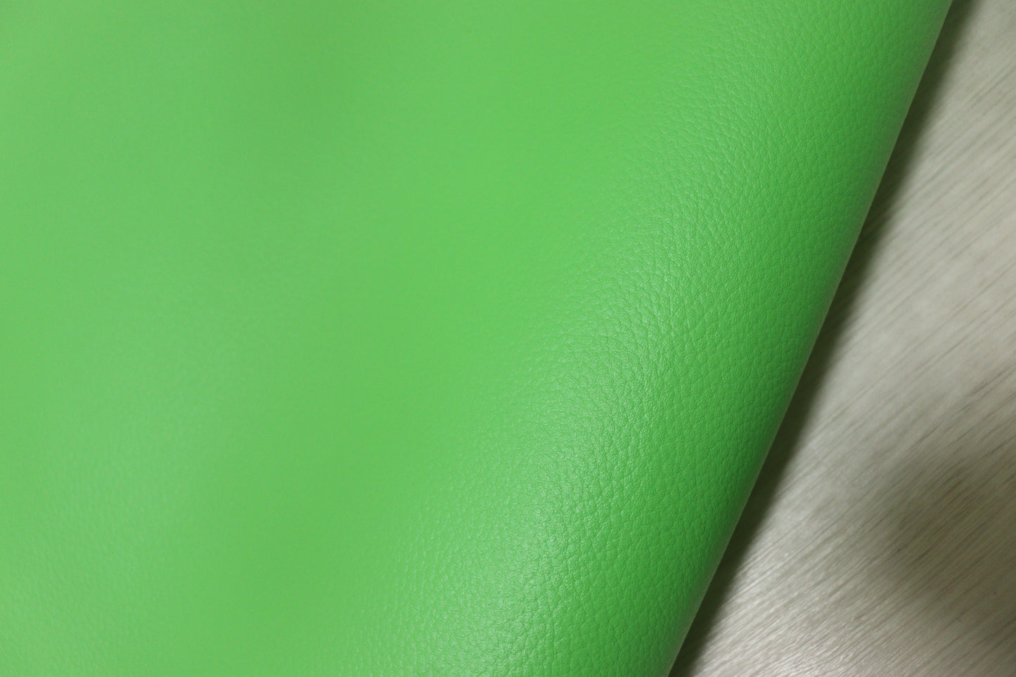 ds28円！新入荷!顔料仕上げ エメラルドグリーン　シボ型押し　220ds