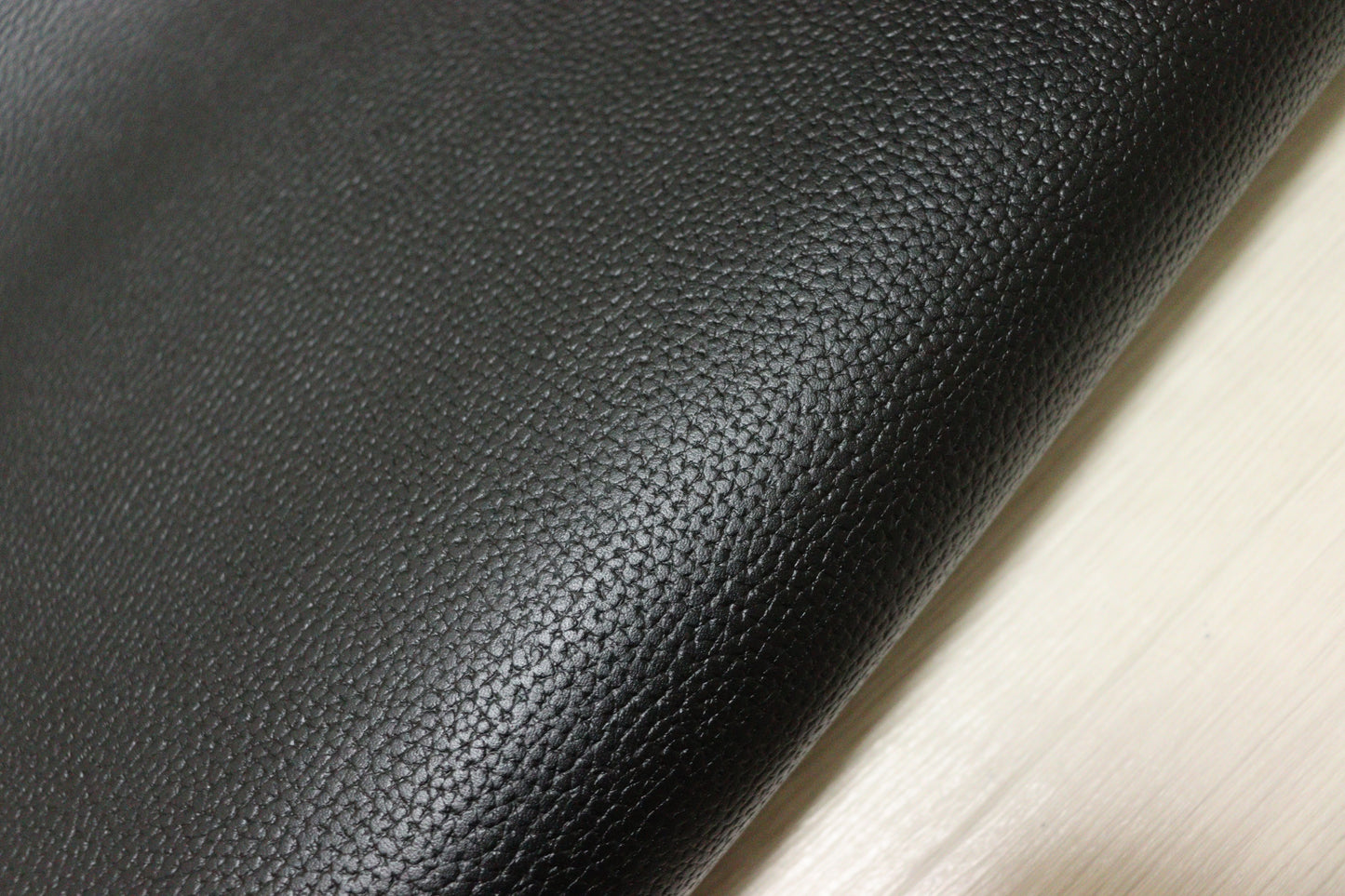 ds28円！新入荷！顔料仕上げ　ブラック　シボ型押し　220ds