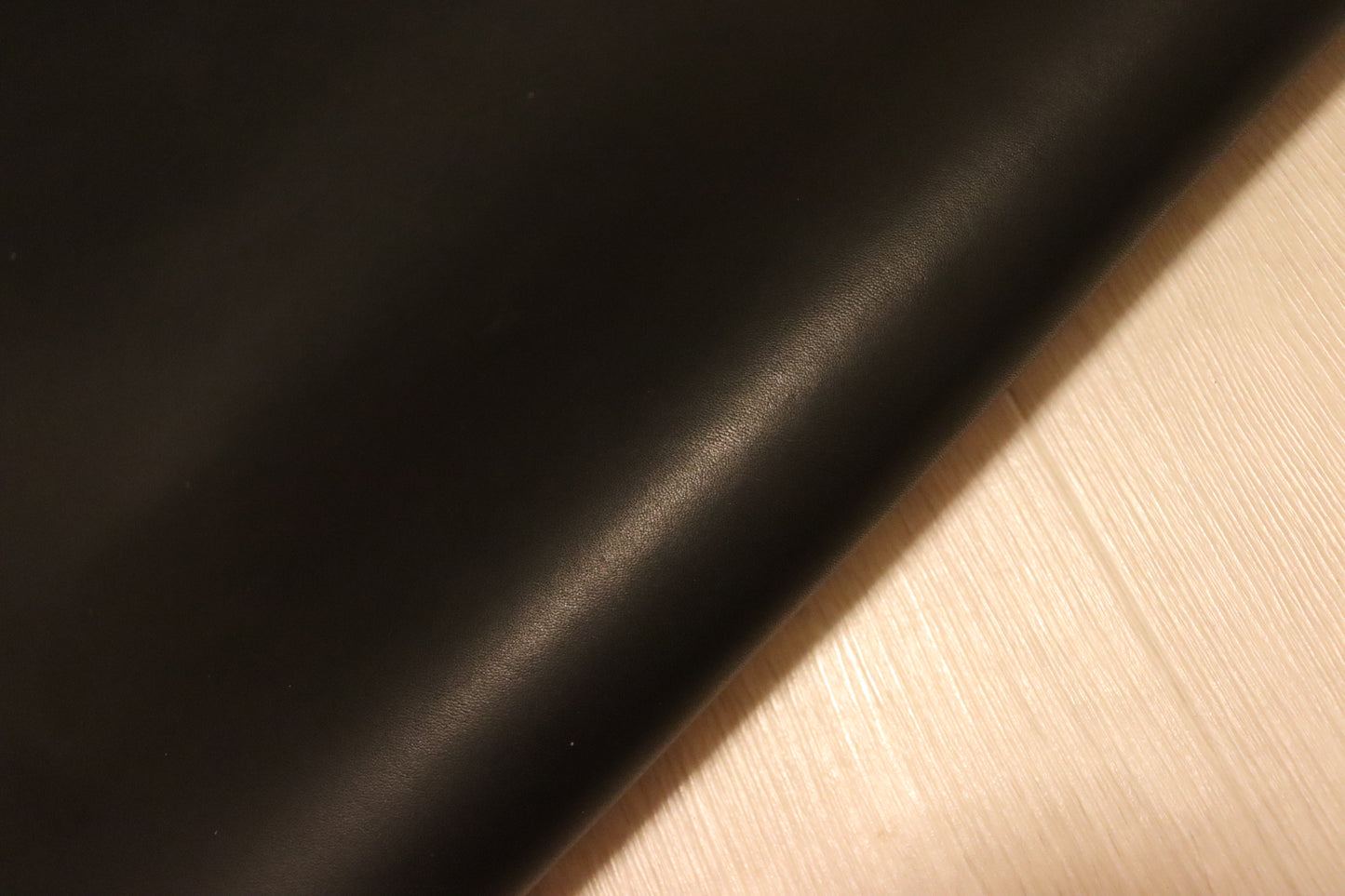 ds75円！イタリアンレザー　ショルダー　ブラック　オイルヌメ　132ds