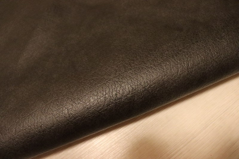 ds25円！[ダークブラウン]新入荷 国産 豚革 クロム革 エンボス加工 オイルワックス 140ds