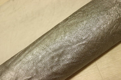 ds28円！[ダークシルバー]新入荷 国産 豚革 クロム革 絞り加工 箔貼り 140ds