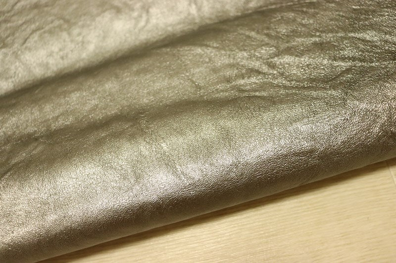 ds28円！[ダークシルバー]新入荷 国産 豚革 クロム革 絞り加工 箔貼り 140ds