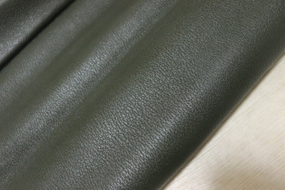 ds28円！[ダークグリーン]新入荷 国産 豚革 コンビヌメ革 シボ型押し 顔料仕上げ 140ds