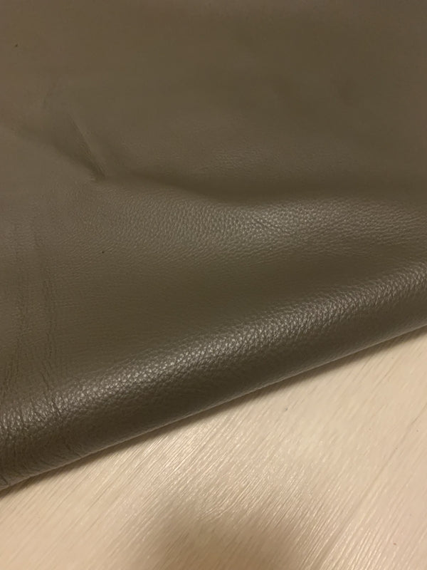 ds28円！[ダークグレー]新入荷 イタリアンレザー 牛革 クロム革 シュリンク加工 207ds