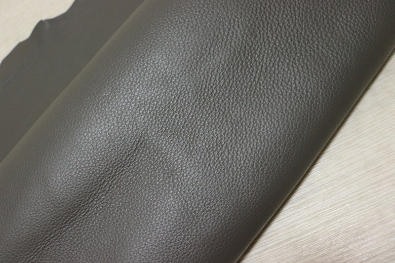 ds28円！[ダークグレー]新入荷 イタリアンレザー 牛革 クロム革 シュリンク加工 250ds