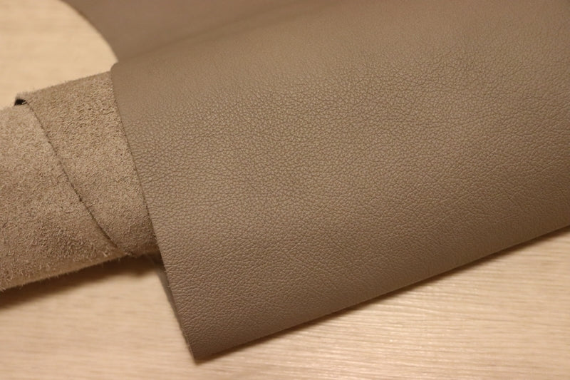 ds28円！[ライトグレー]新入荷 イタリアンレザー 牛革 クロム革 弱シュリンク加工 253ds