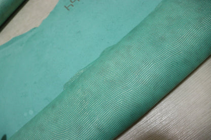 ds28円！[エメラルドグリーン]新入荷 イタリアンレザー ヤギ革 クロム革 ムラ染加工 リザード調エンボス 64ds