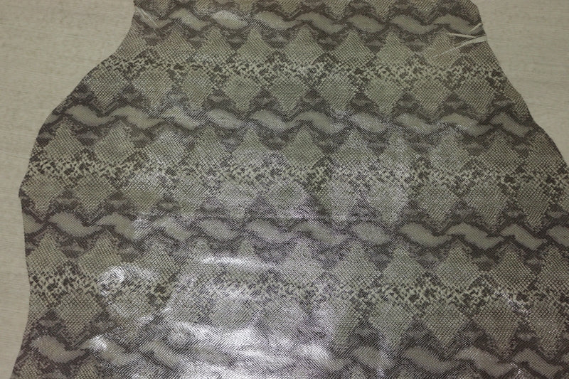 ds28円！[シルバー系]新入荷 国産 豚革 クロム革 スネークプリント 80ds