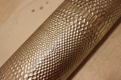 ds28円！[シルバー]新入荷 イタリアンレザー 牛革 クロム革 スネーク型押し 箔貼り加工 87ds