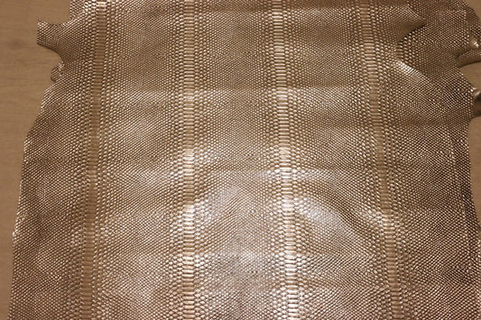 ds28円！[シルバー]新入荷 イタリアンレザー 牛革 クロム革 スネーク型押し 箔貼り加工 94ds