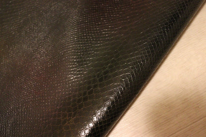 ds30円！[ブラック]新入荷 国産 牛革 クロム革 グラデーション染 スネーク型押し 133ds