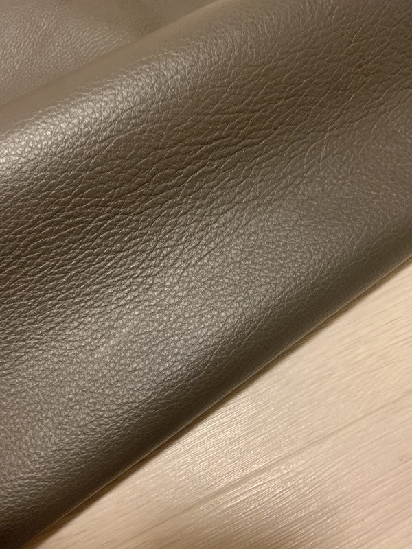 ds30円！[ダークグレー]新入荷 イタリアンレザー 牛革 クロム革 シュリンク加工 233ds