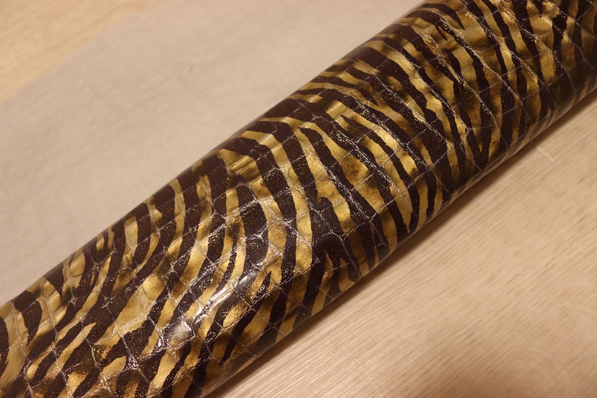 ds30円！[バイオレット]新入荷 イタリアンレザー 牛革 クロム革 ゼブラ調プリント エナメル 75ds