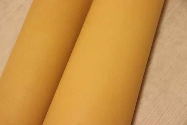 384◇牛 ジャンクレザー キャメル系3枚 計350dsほど 約1.2㎜☆格安 本革 チェスターフィールド 3Pソファ キャメルクラシック