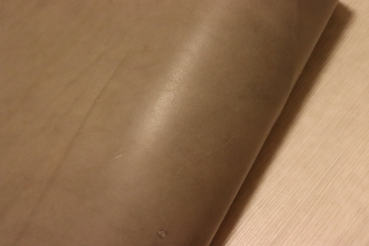 ds53円！[ライトグレー]クラフトの定番 ベリー イタリアンレザー 牛革 ヌメ革 スムース加工 ピットなめし 70ds