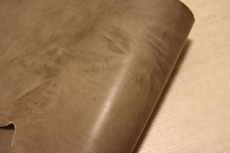 ds53円！[ライトグレー]クラフトの定番 ベリー イタリアンレザー 牛革 ヌメ革 スムース加工 ピットなめし 77ds