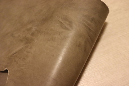 ds53円！[ライトグレー]クラフトの定番 ベリー イタリアンレザー 牛革 ヌメ革 スムース加工 ピットなめし 77ds