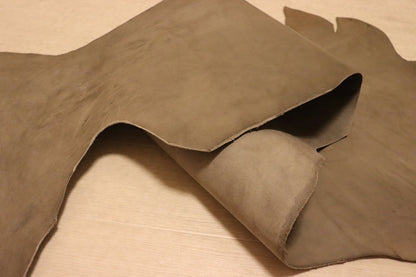 ds53円！[ライトグレー]クラフトの定番 ベリー イタリアンレザー 牛革 ヌメ革 スムース加工 ピットなめし 77ds