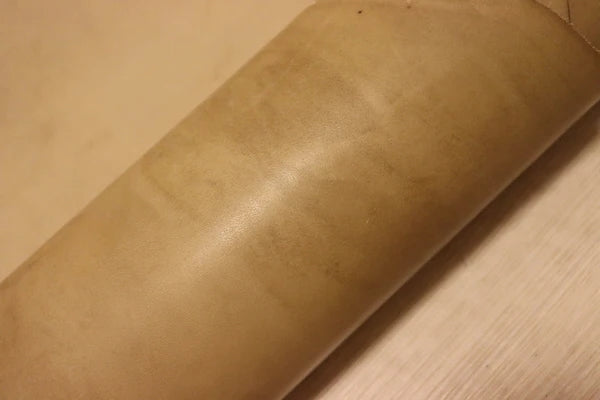 ds53円！[カーキー]新入荷 ベリー イタリアンレザー 牛革 ヌメ革 スムース加工 ピットなめし 83ds