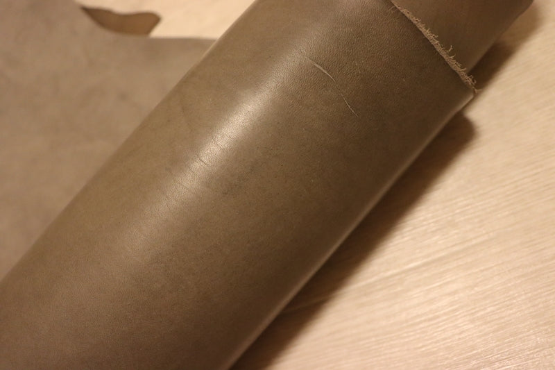 ds53円！[ライトグレー]クラフトの定番 ベリー イタリアンレザー 牛革 ヌメ革 スムース加工 ピットなめし 89ds