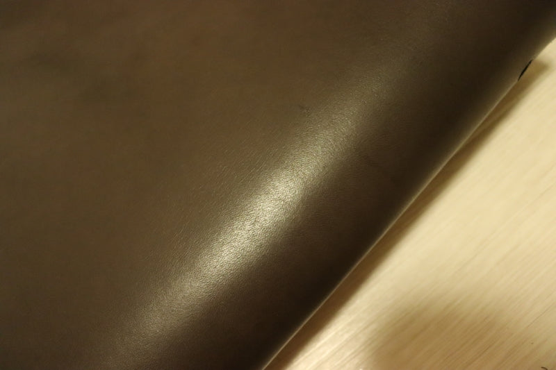 ds55円！[ヴィンテージ]新入荷 ベリー イタリアンレザー 牛革 ヌメ革 スムース加工 ピットなめし 122ds