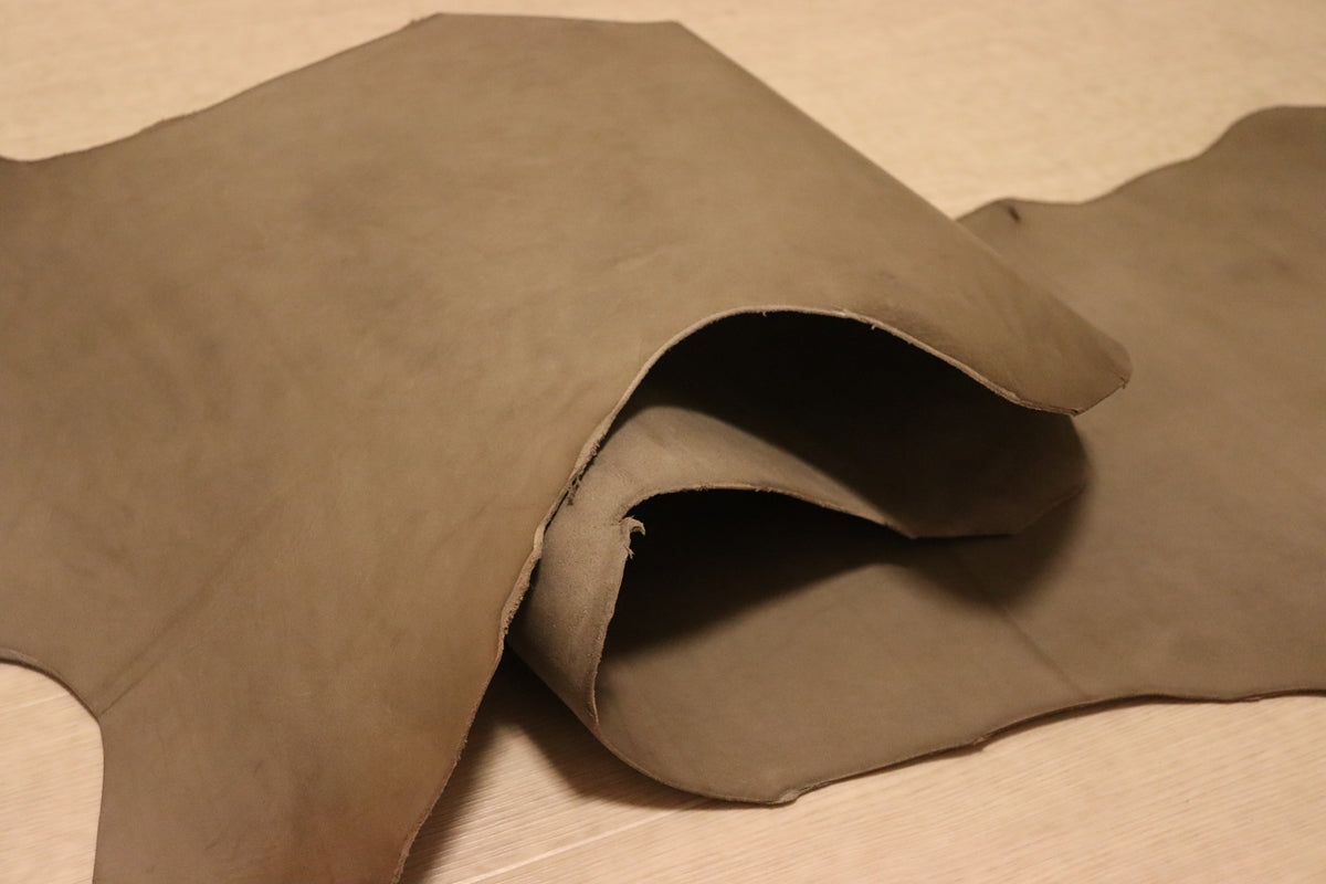 ds55円！[ライトグレー]クラフトの定番 ベリー イタリアンレザー 牛革 ヌメ革 スムース加工 ピットなめし 78ds