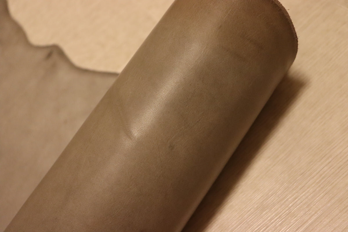 ds55円！[ライトグレー]クラフトの定番 ベリー イタリアンレザー 牛革 ヌメ革 スムース加工 ピットなめし 78ds