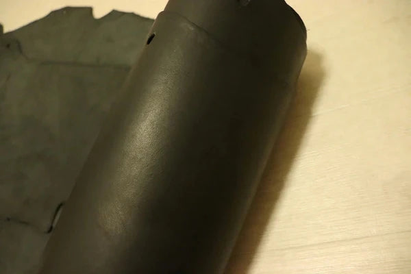 ds55円！[ブラック]新入荷 ベリー イタリアンレザー 牛革 ヌメ革 スムース加工 ピットなめし 85ds