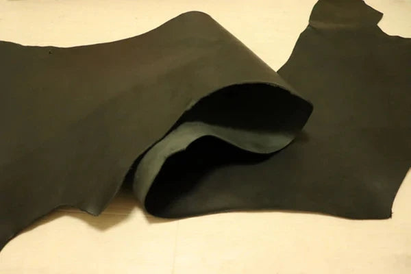 ds55円！[ブラック]新入荷 ベリー イタリアンレザー 牛革 ヌメ革 スムース加工 ピットなめし 87ds