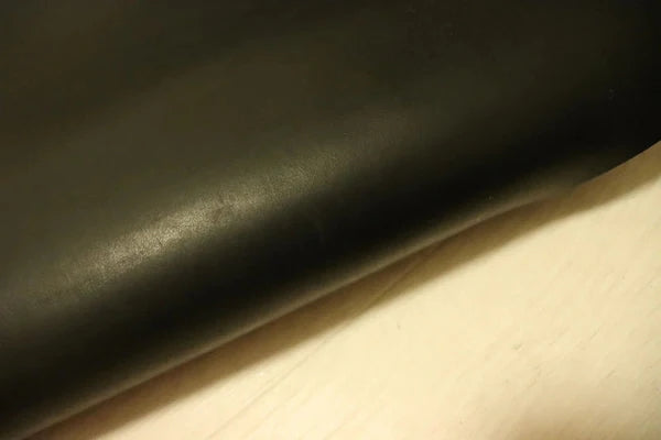 ds55円！[ブラック]新入荷 ベリー イタリアンレザー 牛革 ヌメ革 スムース加工 ピットなめし 87ds