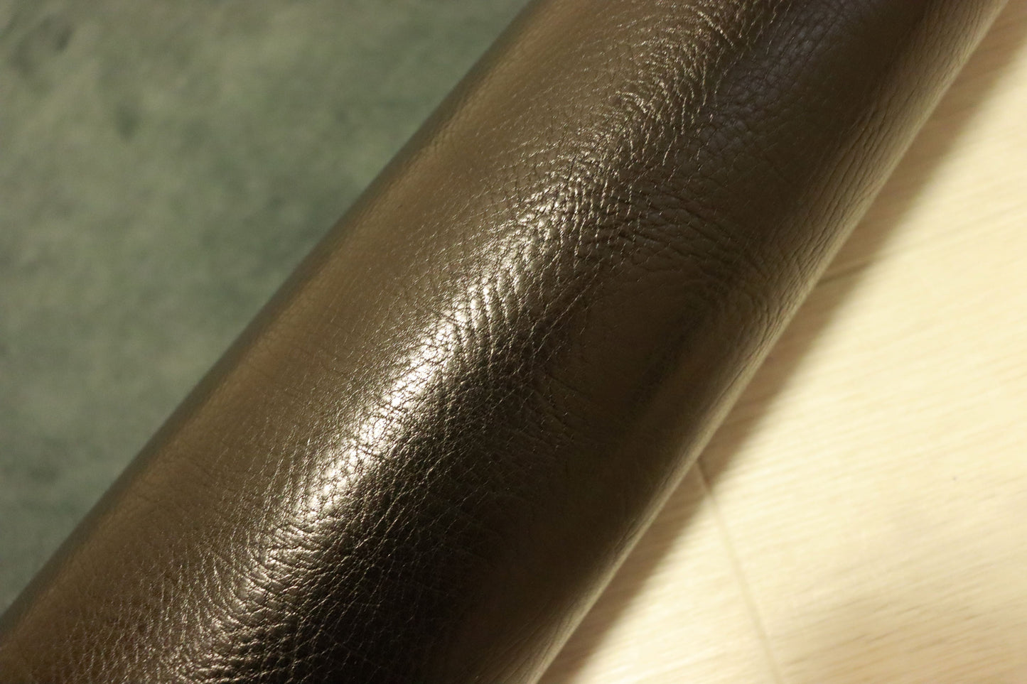 ds75円！新入荷！上質 オイルヌメ ショルダー ブラック エンボス加工 88ds