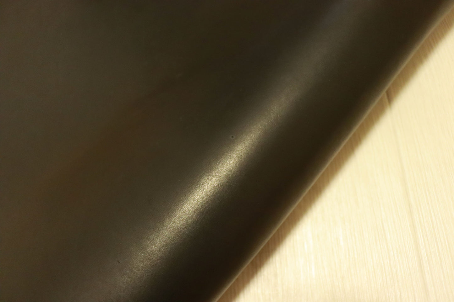 ds75円！新入荷！上質 オイルヌメ ショルダー ブラック エンボス加工 88ds