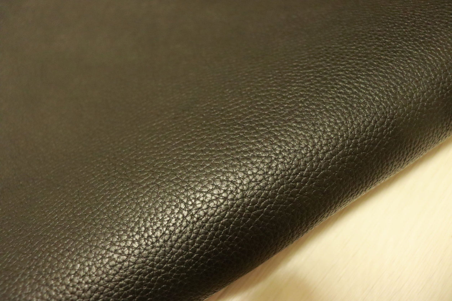 ds75円！新入荷！上質！ブラック　シュリンクシボ　ショルダー　ヌメ革　137ds