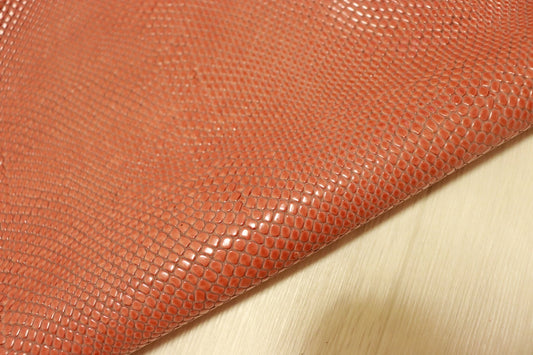 ds18円！[エンジ系]SALE!国産 床革 スネーク型押し 訳あり・・ 184ds