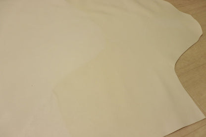 ds22円！[スノーホワイト]訳あり・・ 国産 牛革 クロム革 弱シュリンク加工 180ds