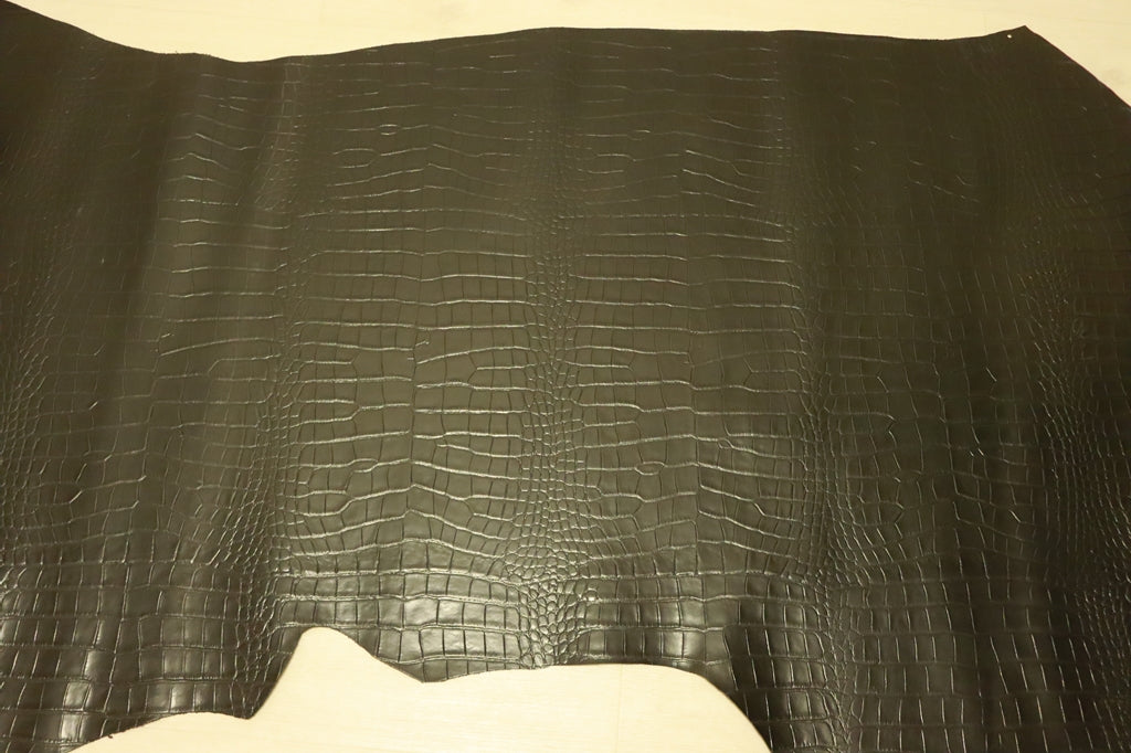 牛革　姫路レザー　型押し(クロコ)  ブラック　半裁220DS  C111201 牛革姫路レザー型押し(クロコ) ブラック半裁220DS C111201